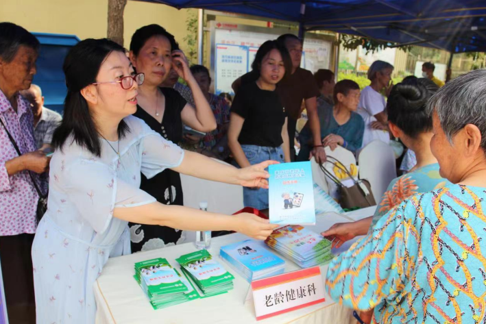 改善老年营养 促进老年健康:渝北区卫生健康委开展老年健康宣传周集中宣传活动