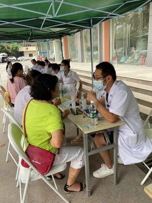 医幼及场馆服务中心组织开展庆祝建党100周年大型义诊活动