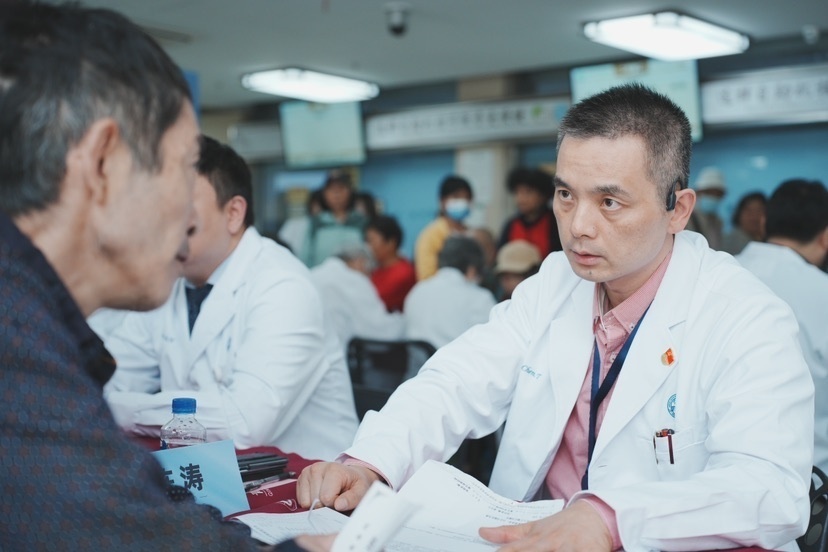 青浦籍医学专家“组团回乡”义诊 推动优质医疗资源下沉基层