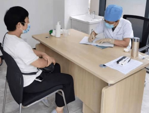 职工身边的健康服务点来了，松江园区打造便捷健康咨询服务