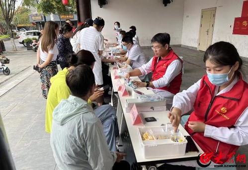 医心向党 健康义诊进社区——兰山区人民医院开展健康咨询服务