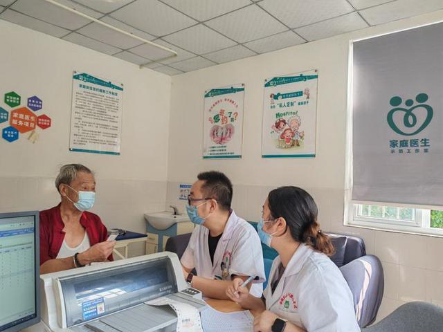 彭州市新增社区卫生服务站 居民在家门口即可享受便捷诊疗与健康咨询